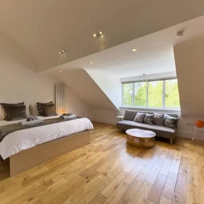 Fifth bedroom at Velvet Lodge, Cotswolds Water Park