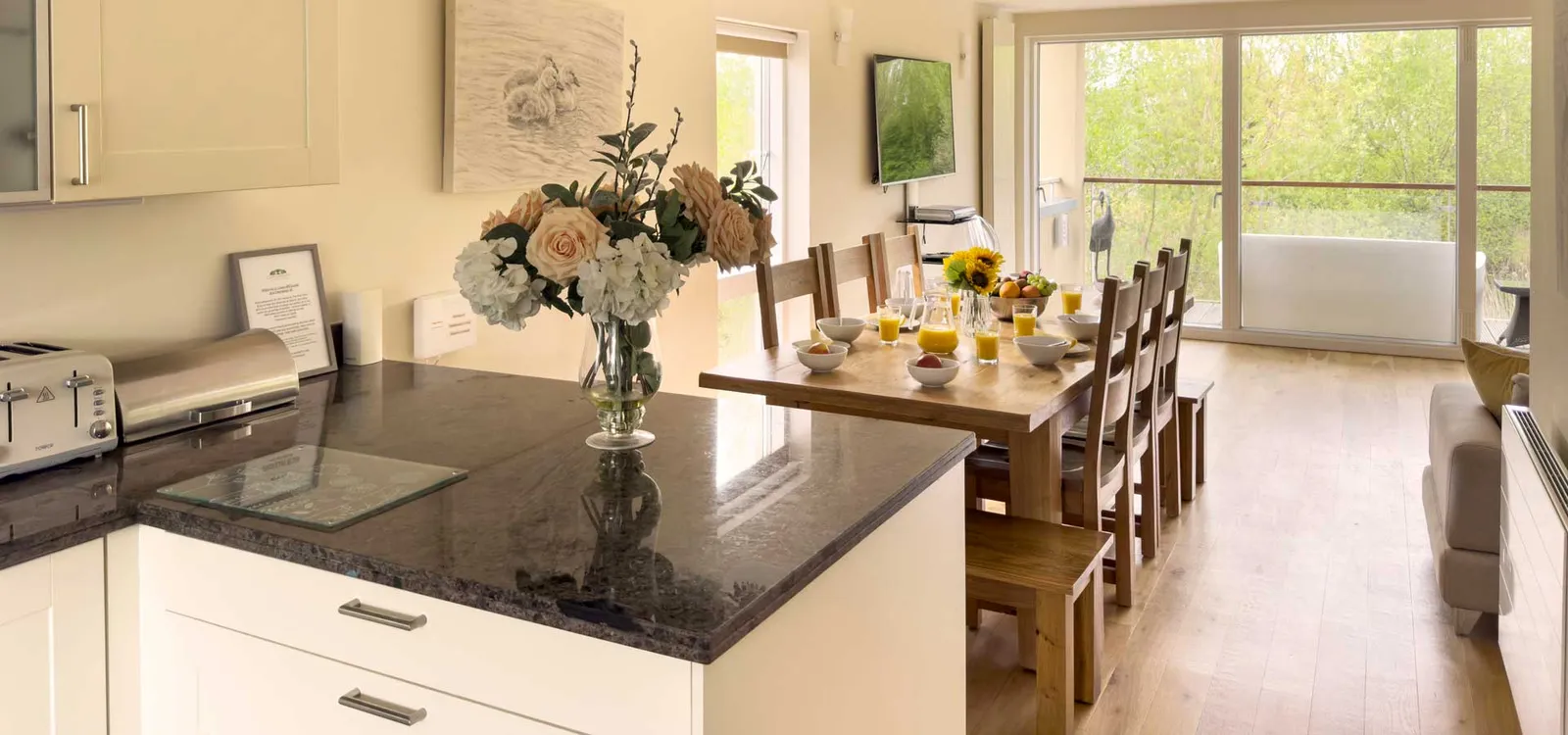 Dining area at Velvet Lodge with seating for 10 guests