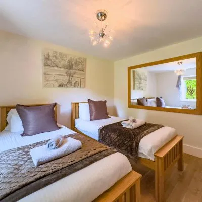 Twin bedroom at Velvet Lodge holiday home