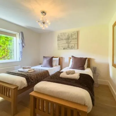 Twin bedroom at Velvet Lodge holiday home
