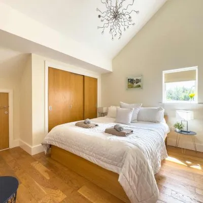 Fourth bedroom at Velvet Lodge with vaulted ceiling